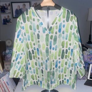 YOU MAKE AN OFFER$ Closet Clearance Gently Loved💜Green & Blue Women's Top